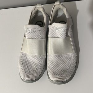 APL techloom bliss white sneakers